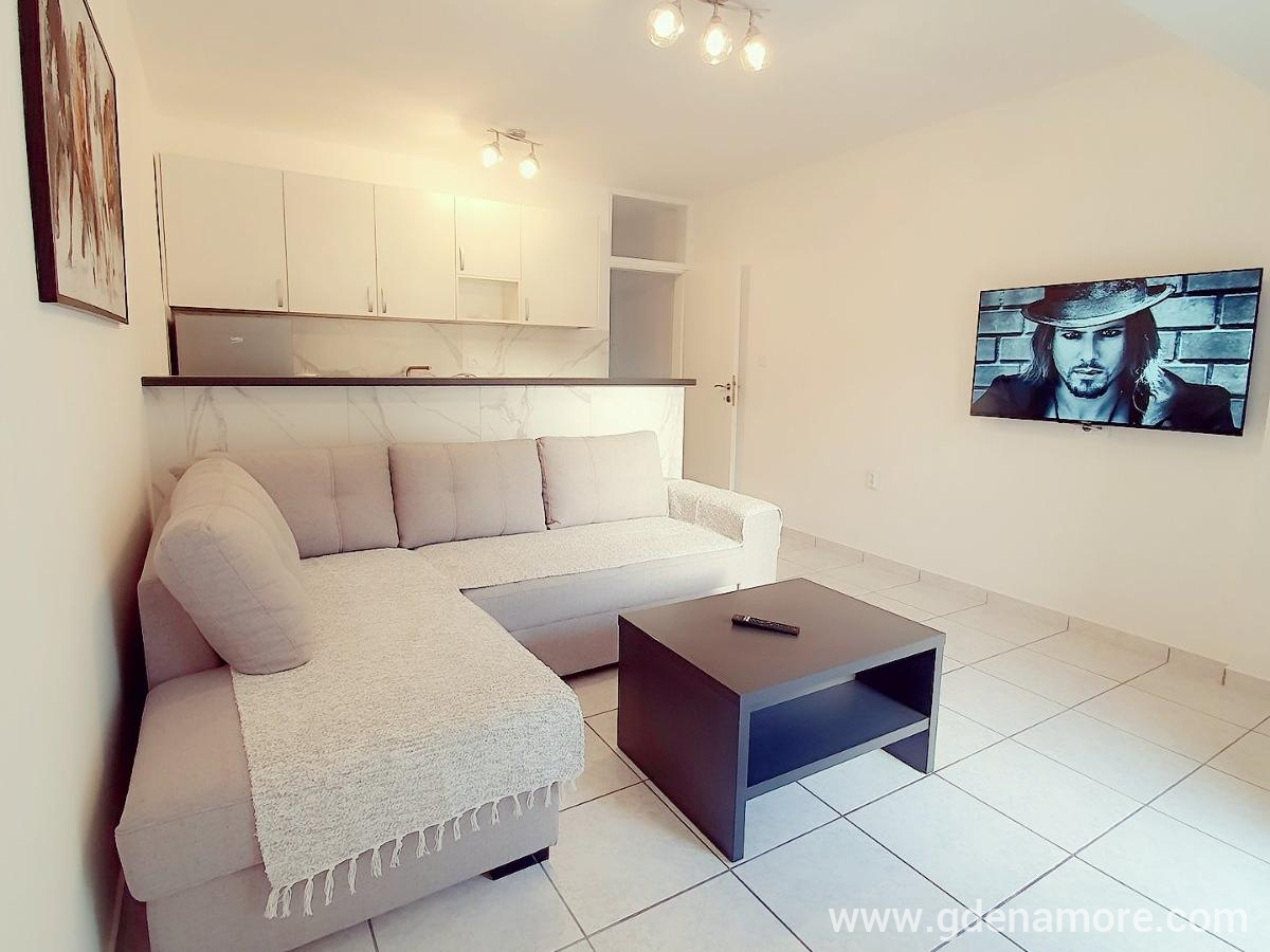 Адриатика, Частный сектор жилья Свети Стефан, Черногория - Apartman sa balkonom 