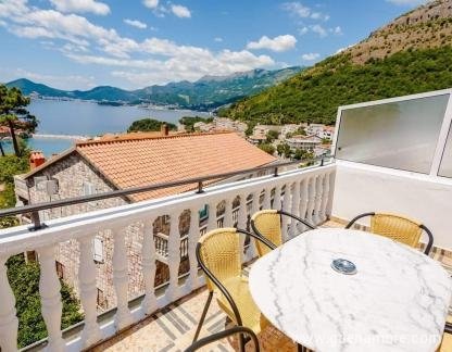 Adriatico, alloggi privati a Sveti Stefan, Montenegro - Duplex apartman